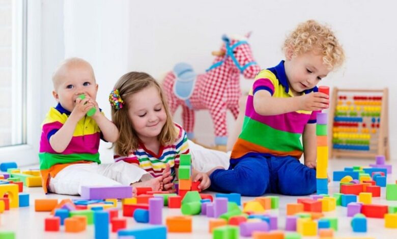 چگونه اسباب بازی های گروهی می توانند به پرورش مهارتهای اجتماعی کمک کنند؟